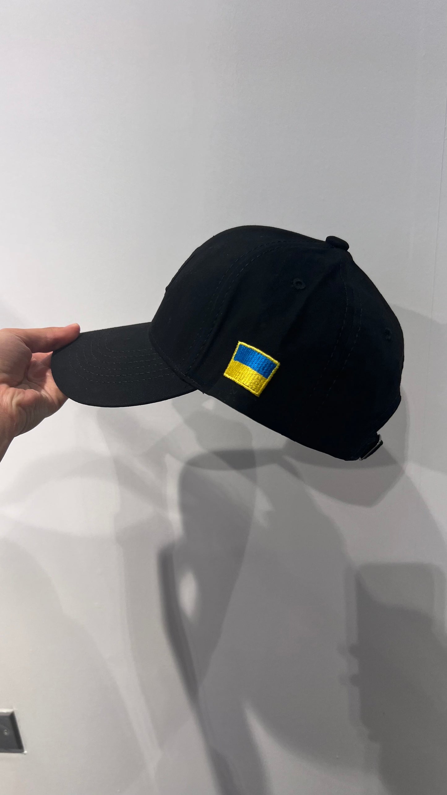 Cap black with flag