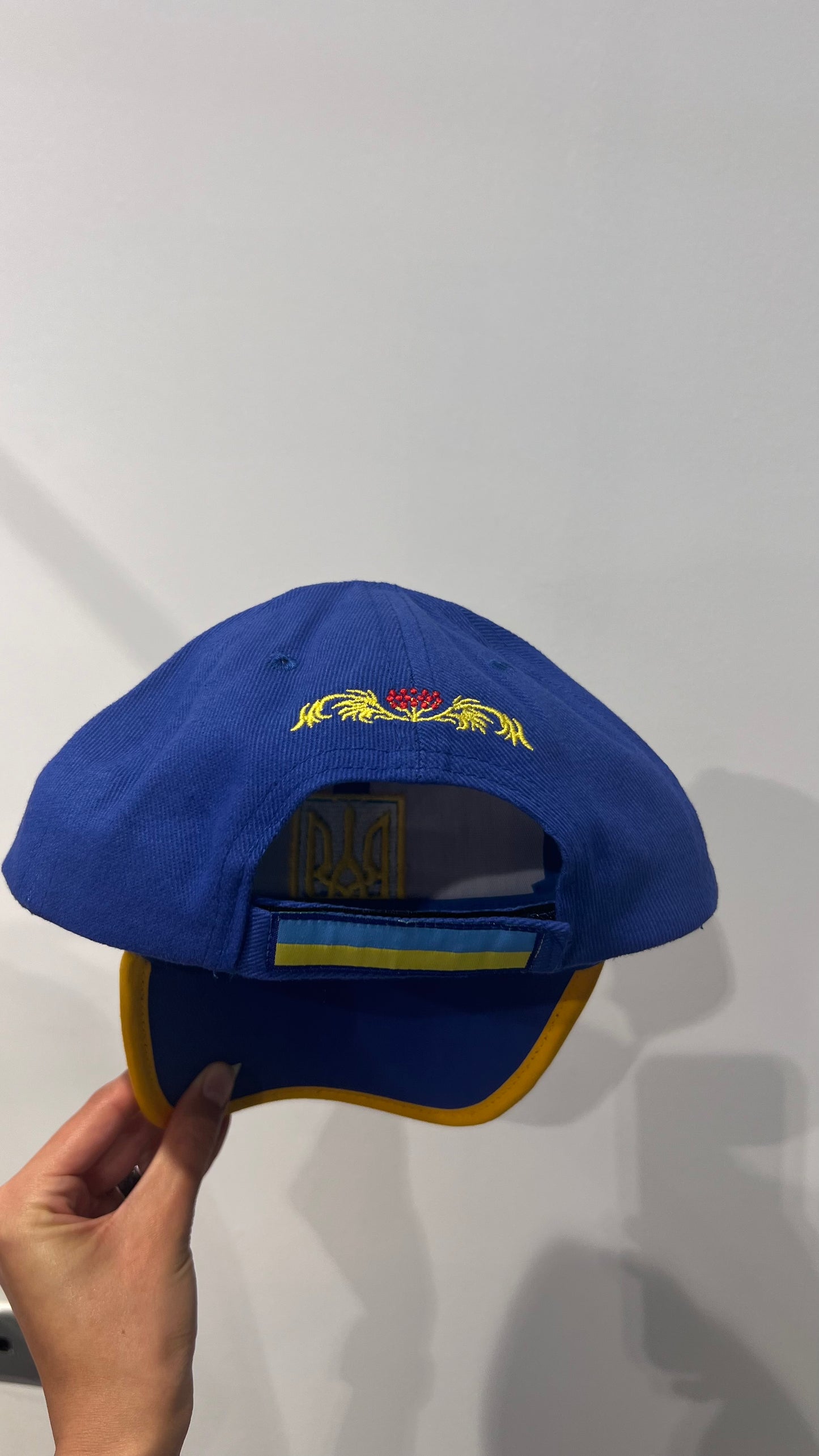 Cap yellow-blue