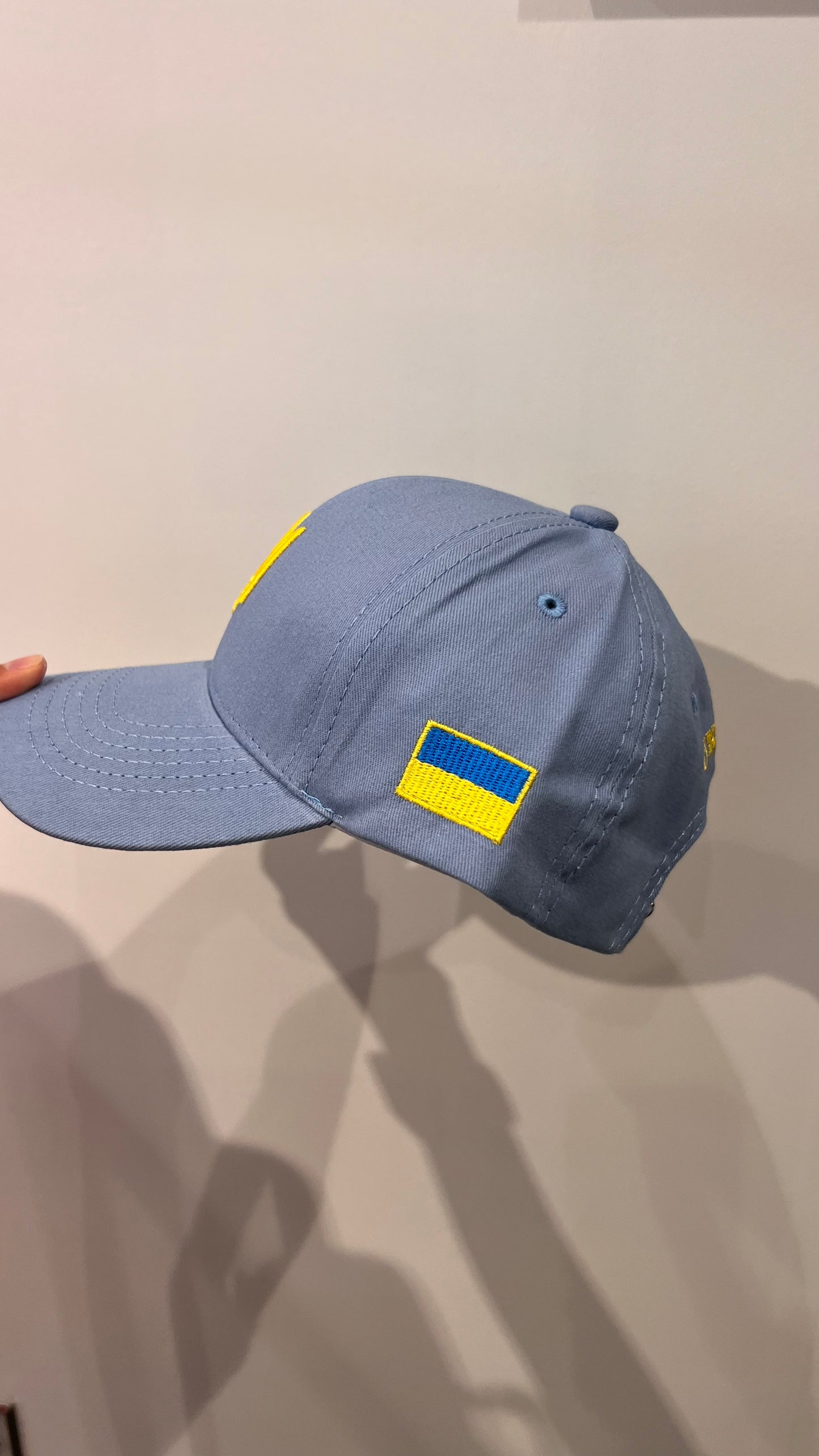 Cap blue with flag