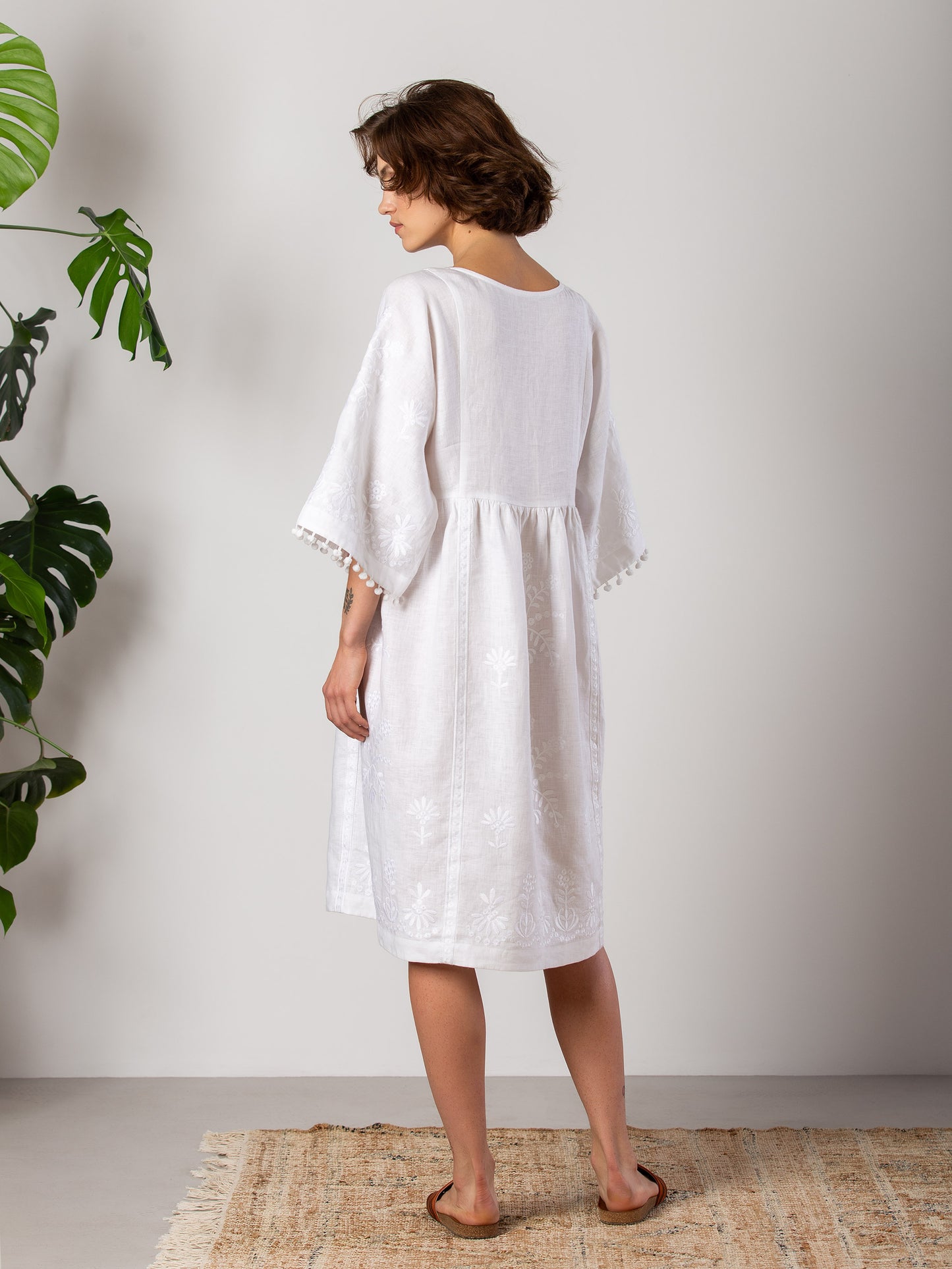 White easy linen dress with floral embroidery Virgin