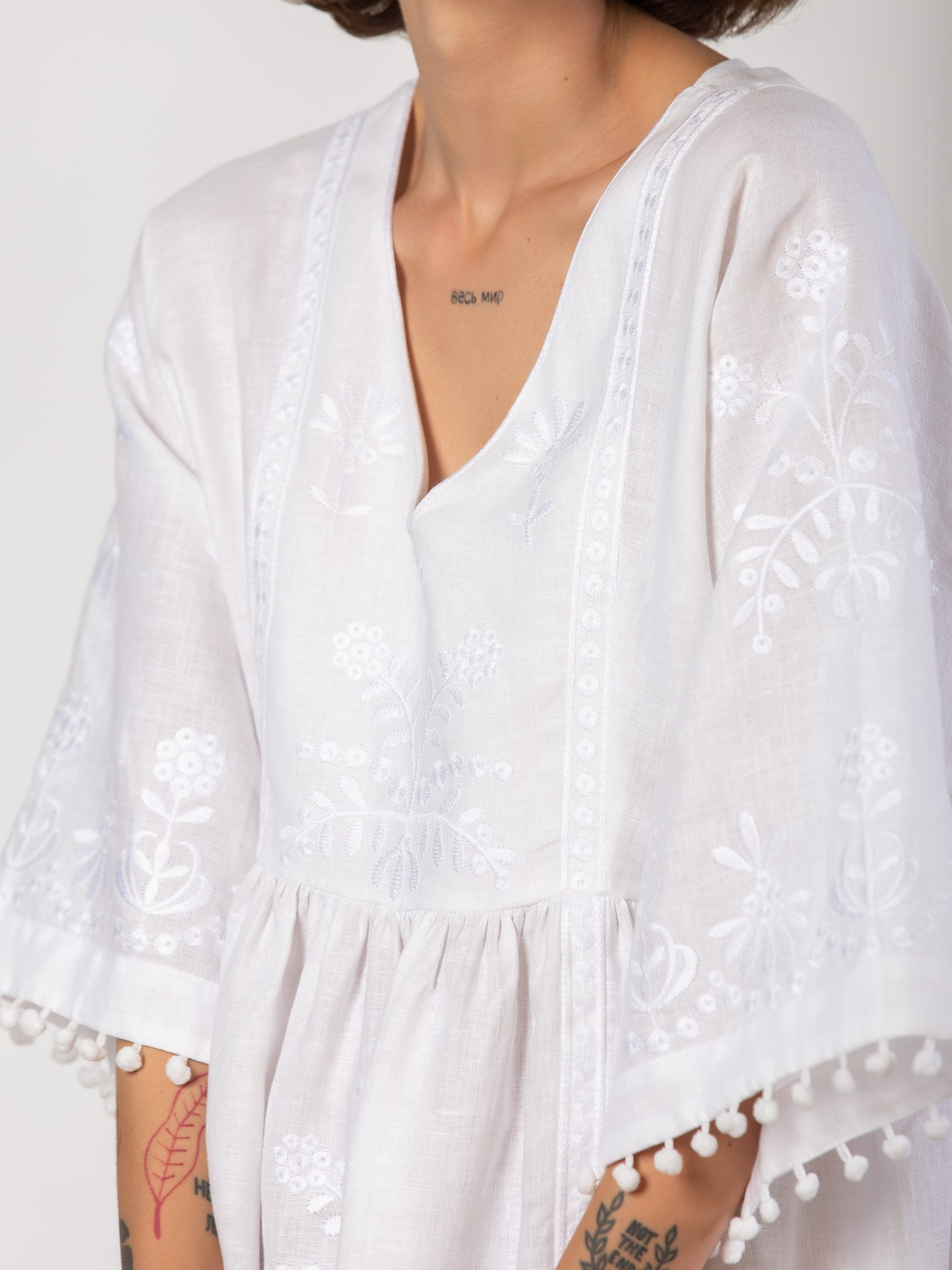 White easy linen dress with floral embroidery Virgin