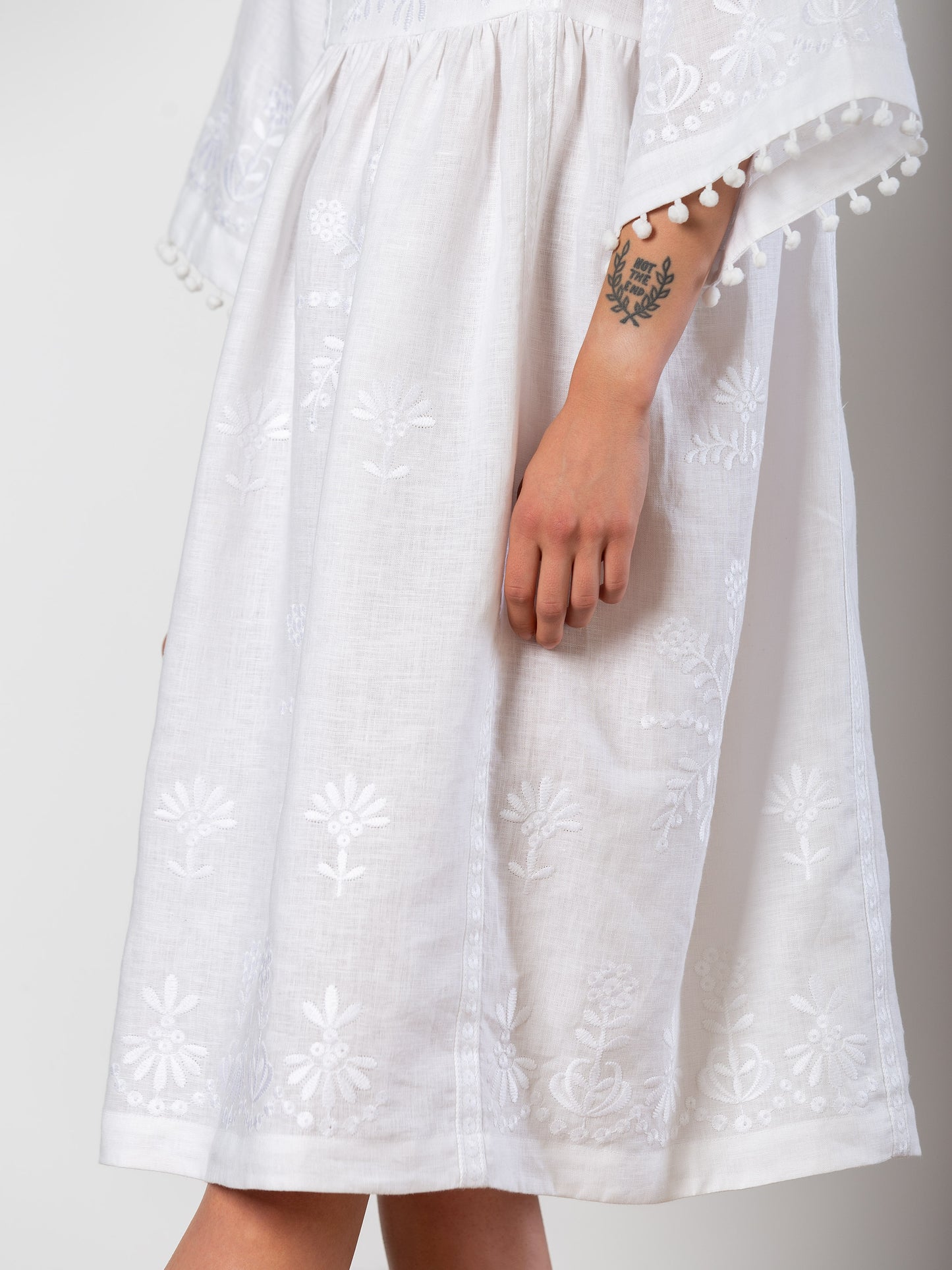 White easy linen dress with floral embroidery Virgin