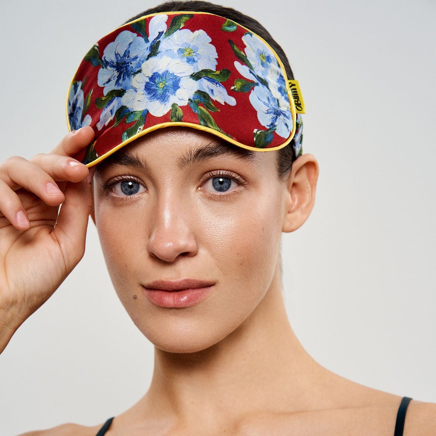 Sleep mask made of Italian silk "Confidence"