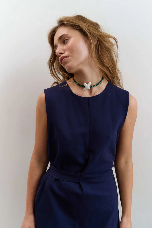 [M Y R N I]  necklace with small-sized malachites and a porcelain bird