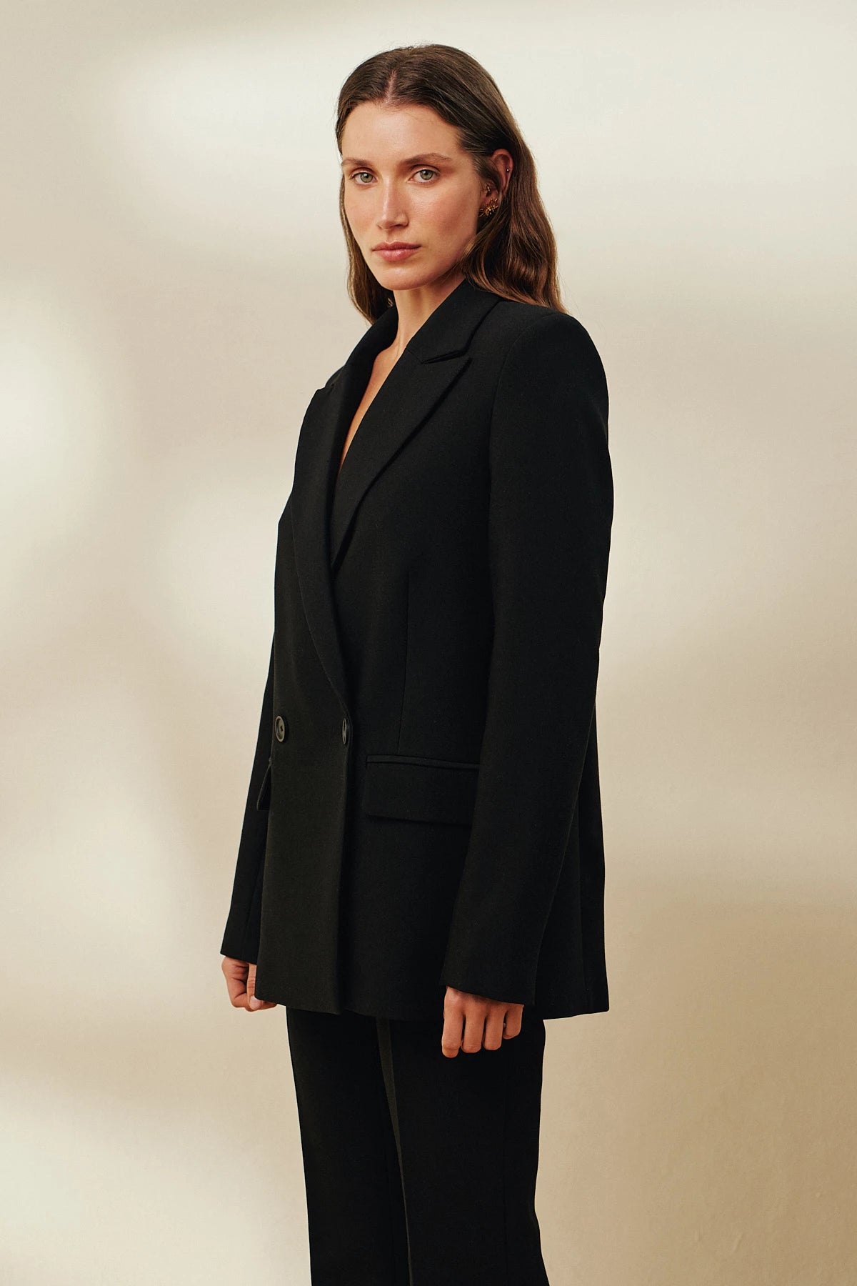 Black double-breasted straight blazer