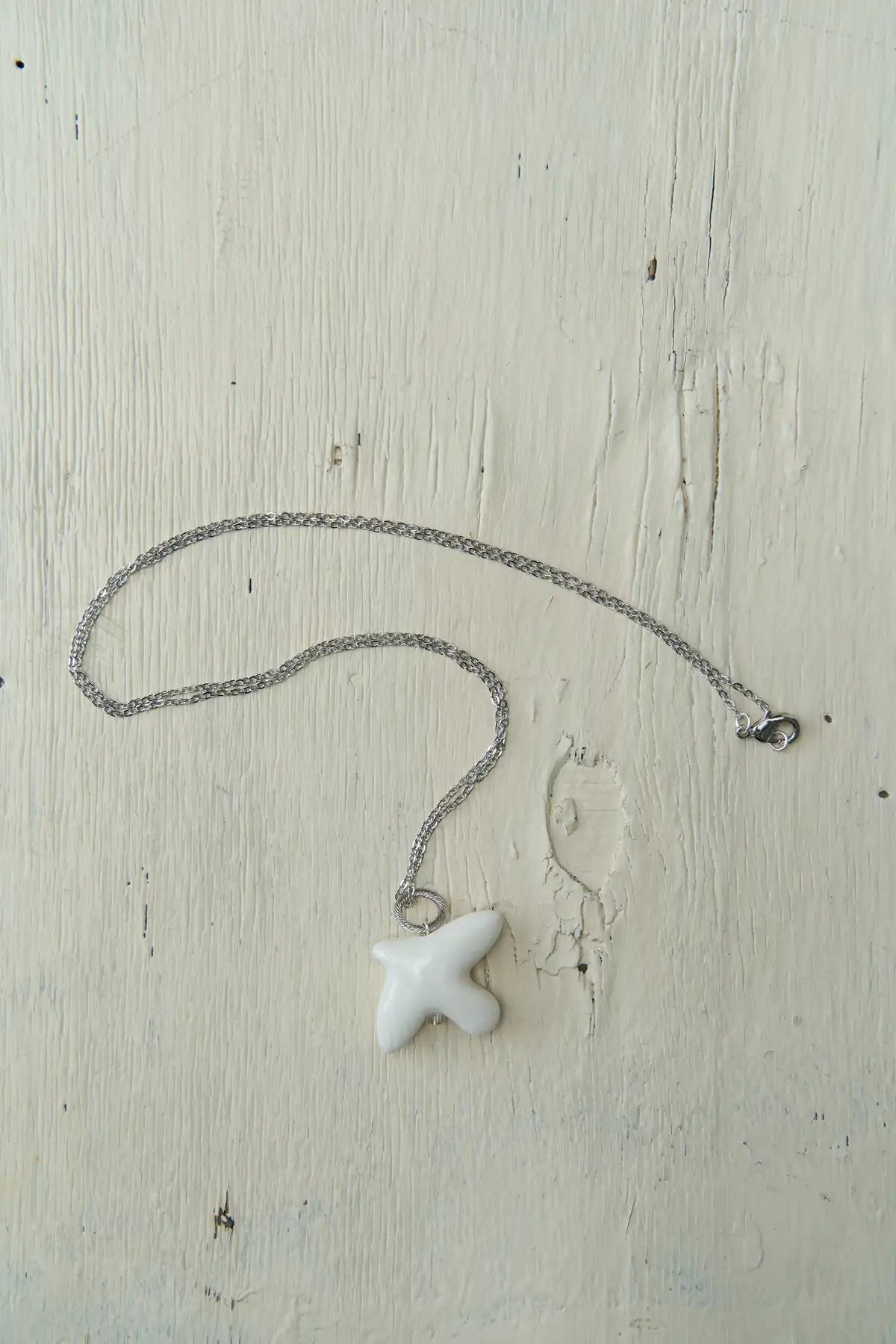[M Y R N I] porcelain bird pendant on a chain and two type of cord