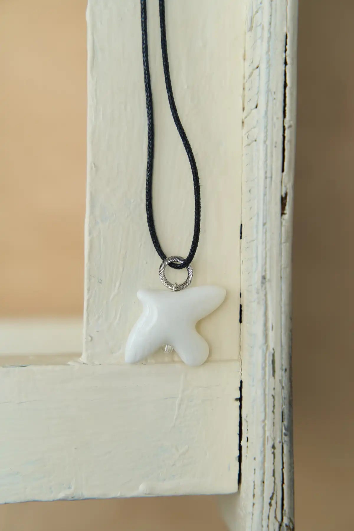 [M Y R N I] porcelain bird pendant on a chain and two type of cord